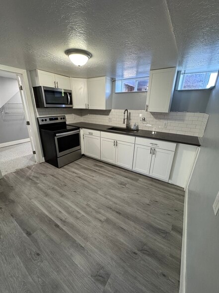 Building Photo - 4206 W Annapolis Dr