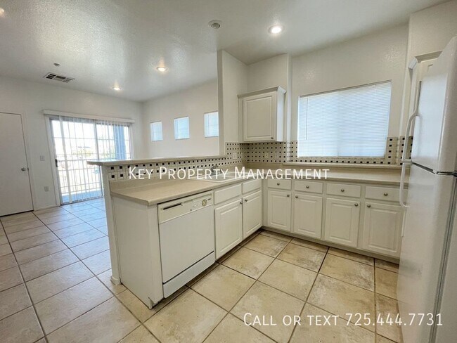 Building Photo - GORGEOUS THREE STORY 2 BEDROOM TOWNHOME IN...
