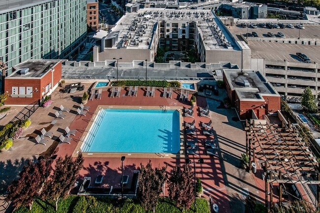 Building Photo - 600 12th Ave S