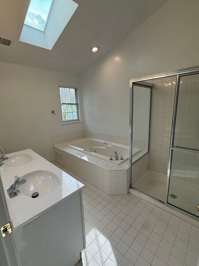 Building Photo - 17301 Pacific Rim Terrace