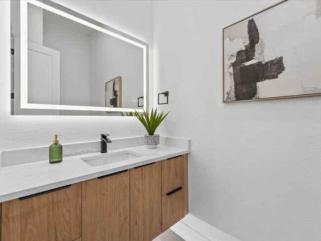 Building Photo - 2592 W Tidwell Rd