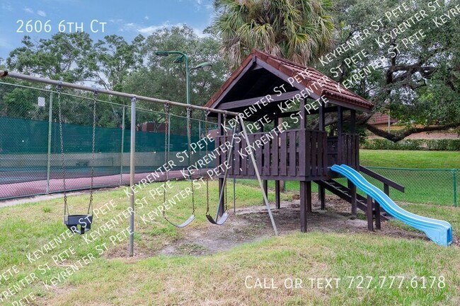 Building Photo - 2606 6th Ct