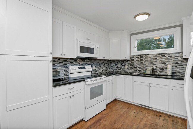 Building Photo - Walkable State Street Gem in the Heart of West Columbia