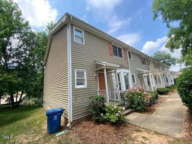 Building Photo - 553 Darby Glen Ln