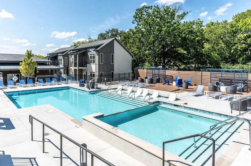 Building Photo - 1801 Meridian St