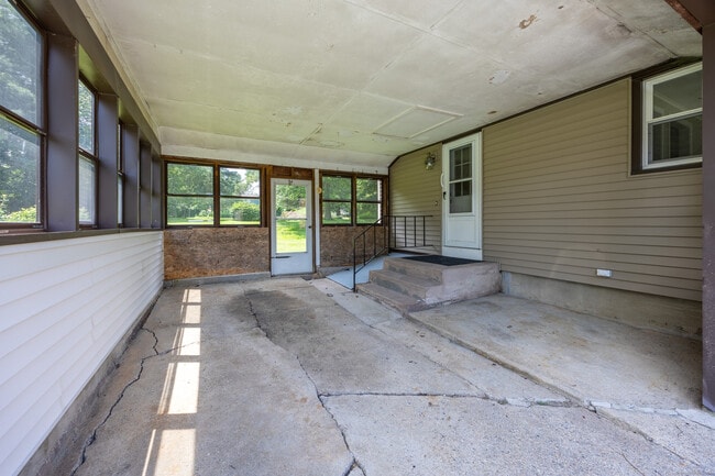 Building Photo - 27 Lathrop Dr