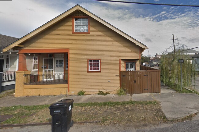 Front - 4203 D Hemecourt St