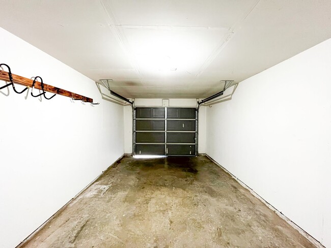 Building Photo - 312 Cedar Ridge Dr