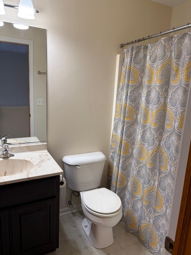 Building Photo - 113 N Barton Trail