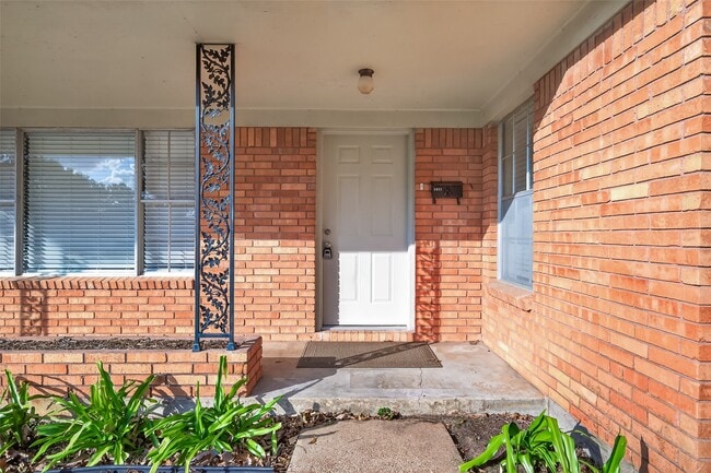 Building Photo - 1411 Mimosa Ln