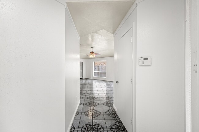 Building Photo - 7226 Ridgeberry Dr