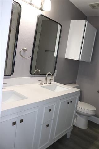 Building Photo - 1425 Knottingham Dr