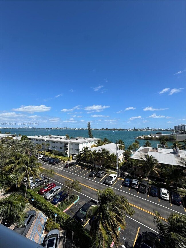 Building Photo - 7910 Harbor Island Dr