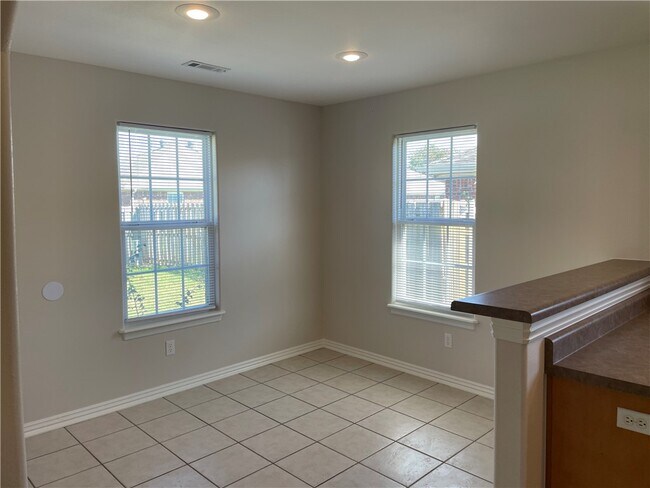 Building Photo - 3704 SW Moline Ave