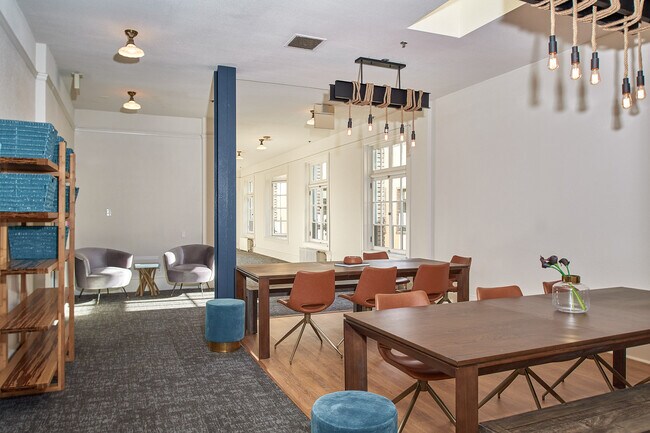 Building Photo - 1515 Webster St- Furnished Rooms For Rent