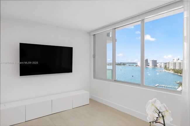 Building Photo - 1000 West Ave