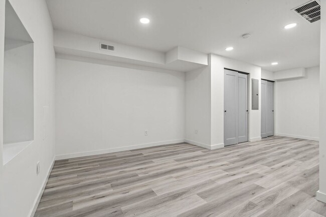 Building Photo - 1823 N Van Pelt St