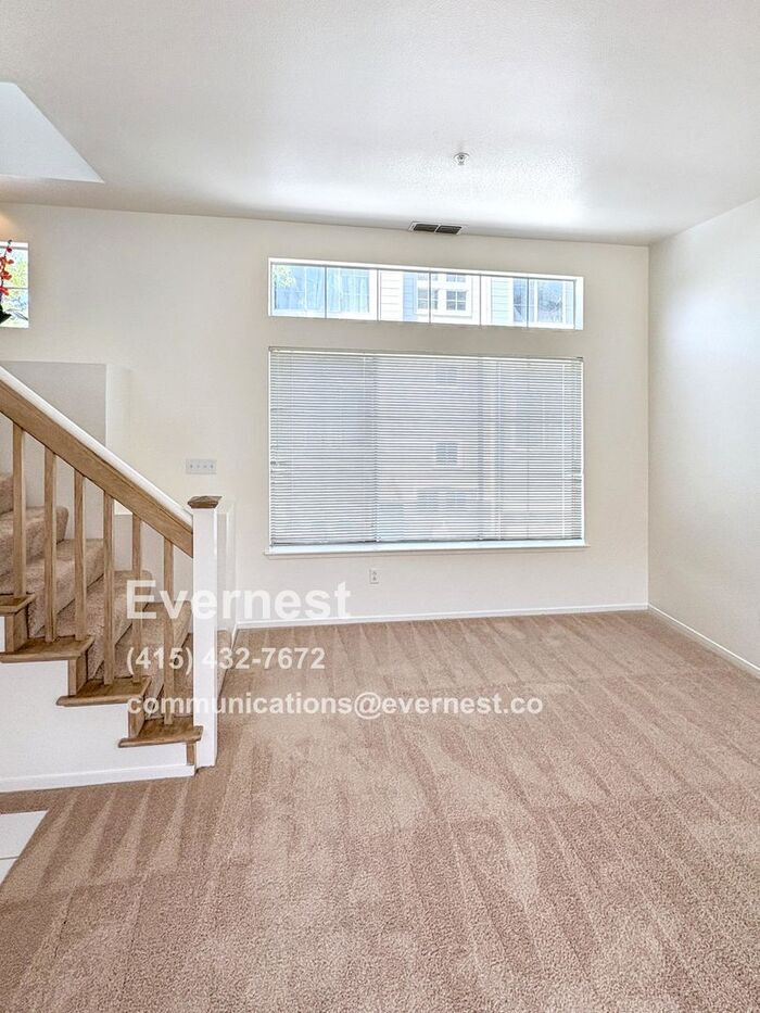 Building Photo - 979 Pinto Palm Terrace