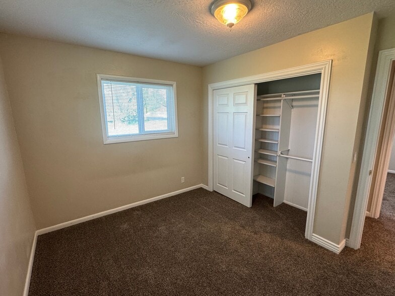 Building Photo - 5193 S 4700 W