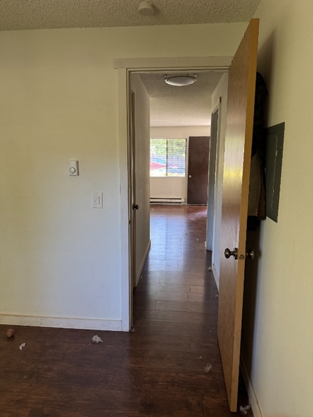 Building Photo - 1408 Bellevue Way NE