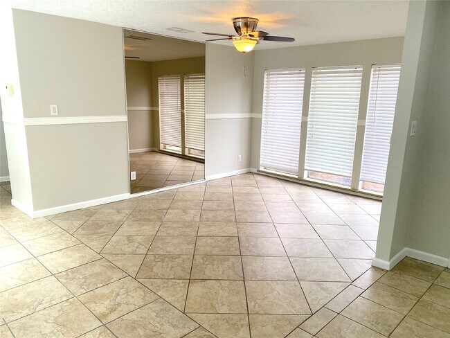 Building Photo - 14934 Elmont Dr