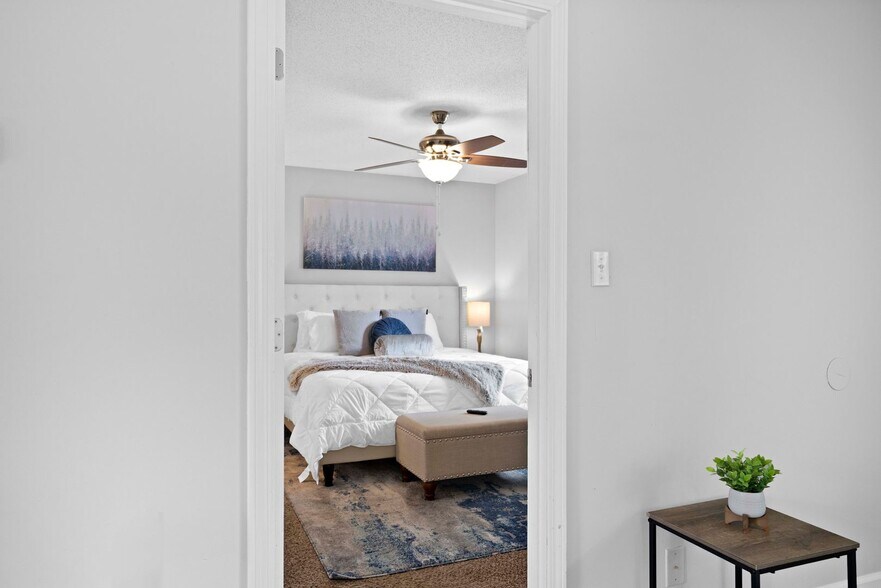 Building Photo - 3415 Oak Lawn Dr