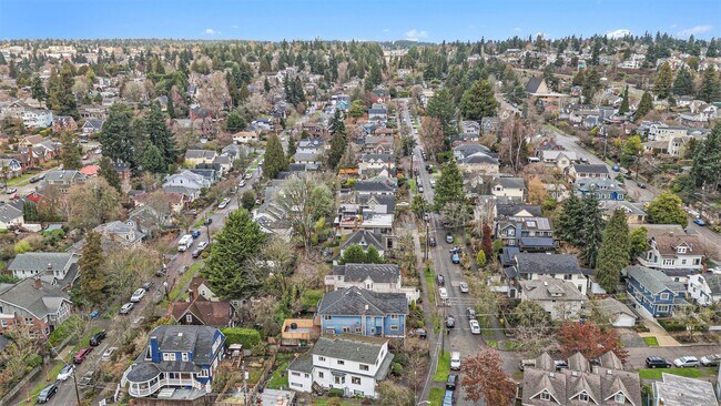 Building Photo - 3bd/3ba Seattle Home