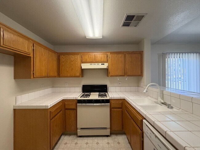 Building Photo - 4401 Pebble Creek Dr