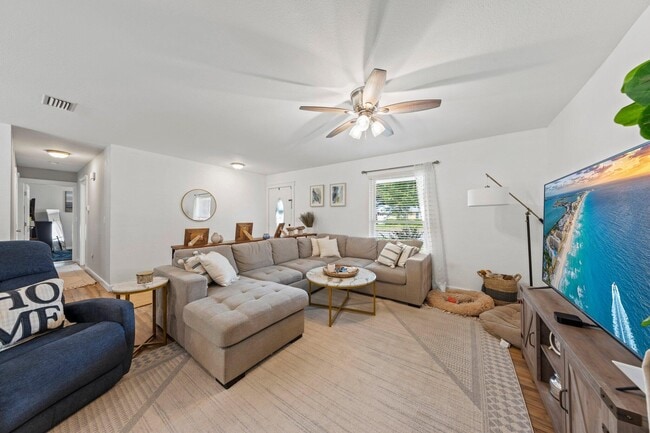 Building Photo - 109 Friar Tuck Dr