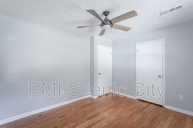 Building Photo - 2508 Woodfin Ave