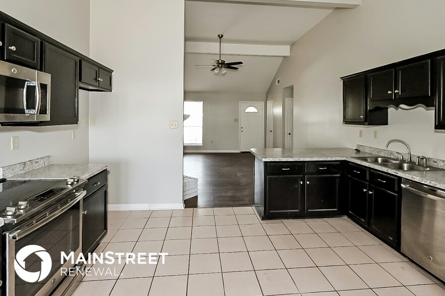 Building Photo - 6464 Elmwood Cove