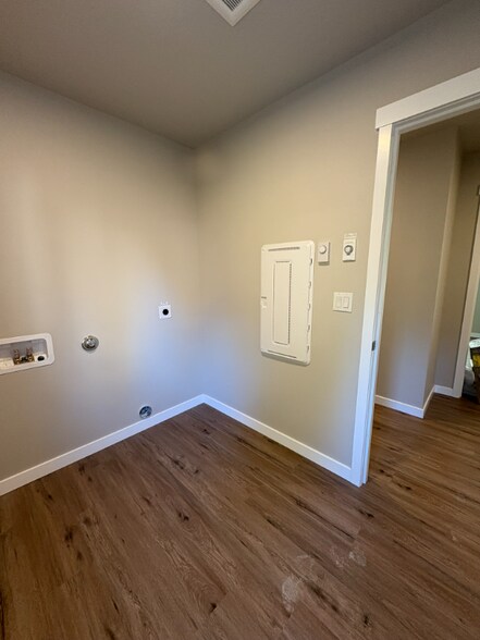 Building Photo - 3028 Pine Rd NE