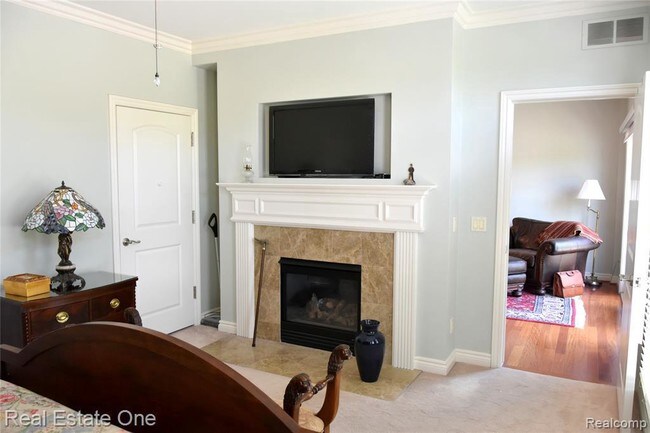 Building Photo - 202 Walnut Blvd