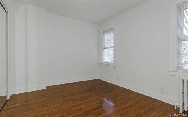 Building Photo - 11 Floyd Pl