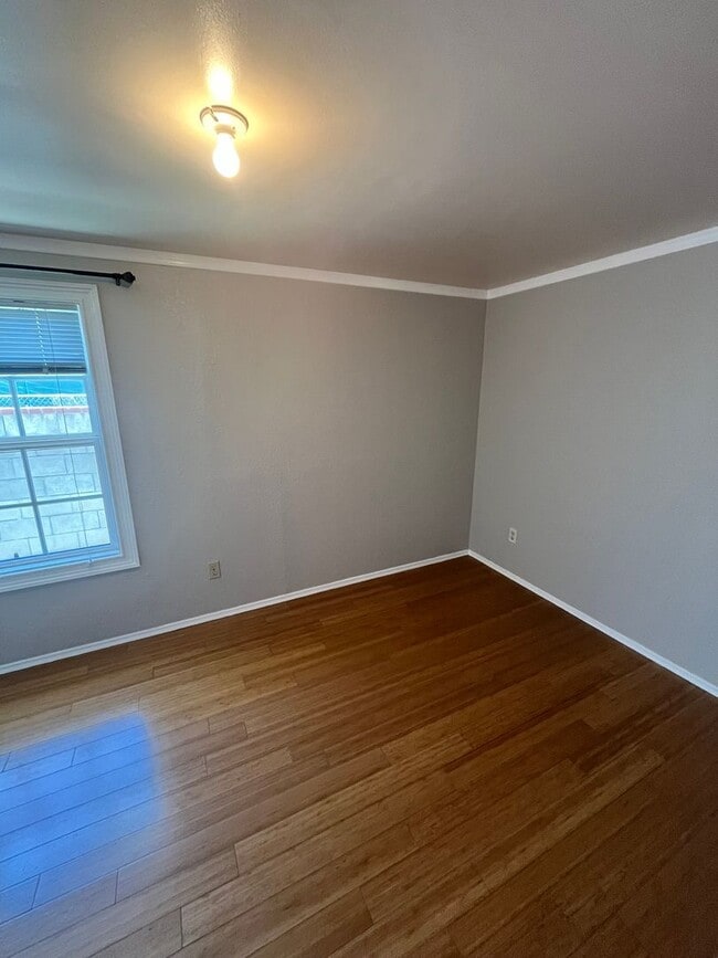 Building Photo - Well-Maintained San Diego Home with Classi...