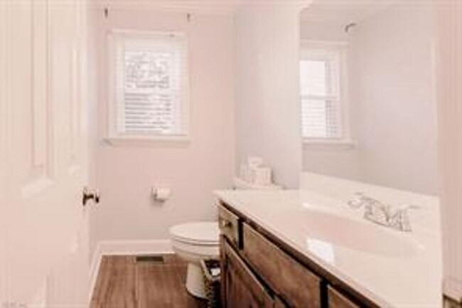 Building Photo - Gorgeous 4 bed, 3 bath in Great Bridge!