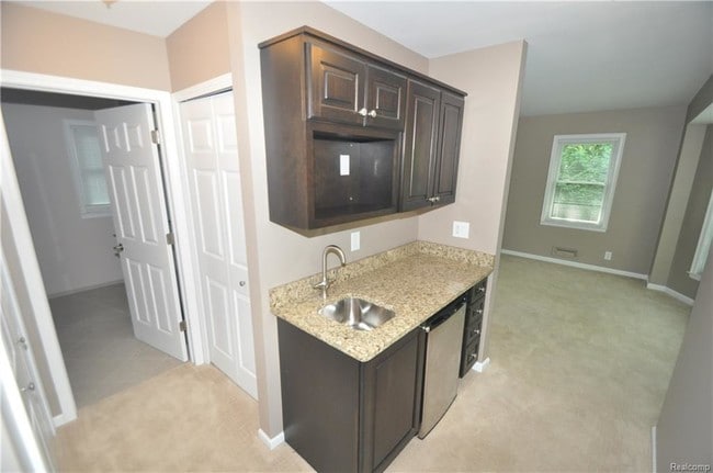 Building Photo - 1019 Chesterfield Ave