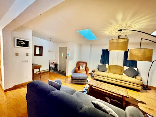 Building Photo - 84 Country Rd