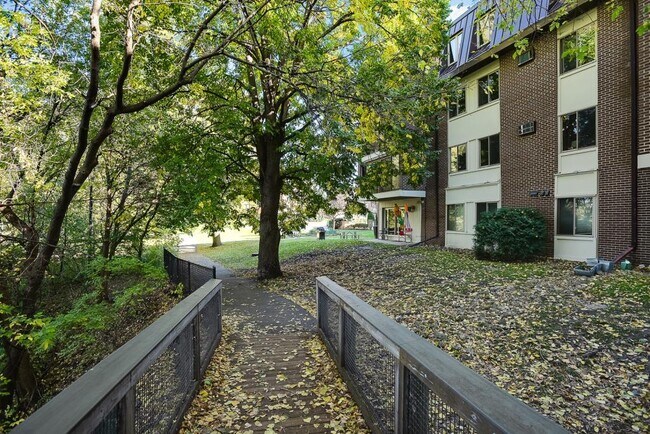 Building Photo - 4820 Park Commons Dr