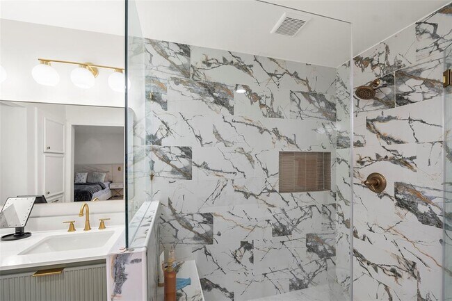 Building Photo - 15134 Corona Del Mar Dr