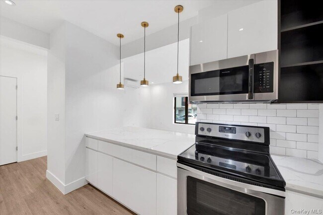 Building Photo - 525 N MacQuesten Pkwy