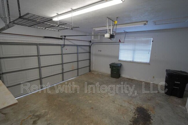 Building Photo - 1908 Wagon Wheel Cir E