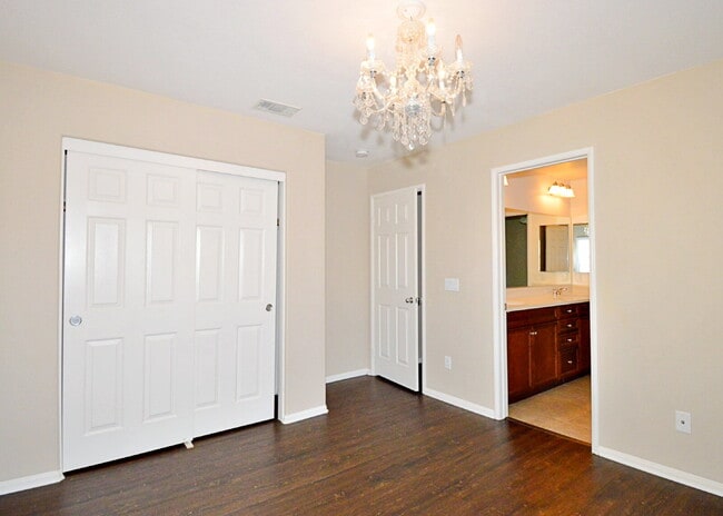 Building Photo - "Charming 3 Bed, 2.5 Bath Palm Desert Rental with Stunning Views and Modern Upgrades!"