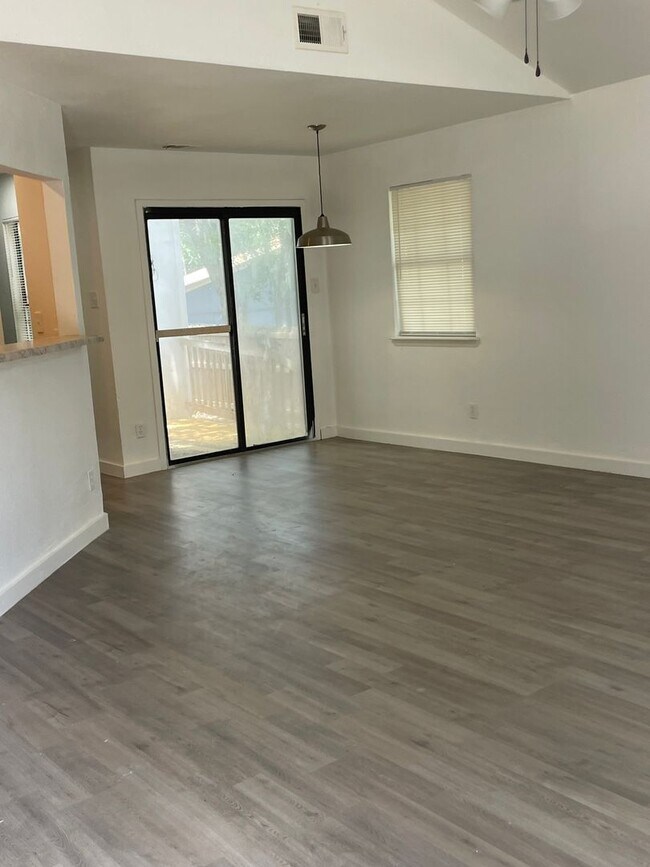 Building Photo - Atascosa Dr- Austin