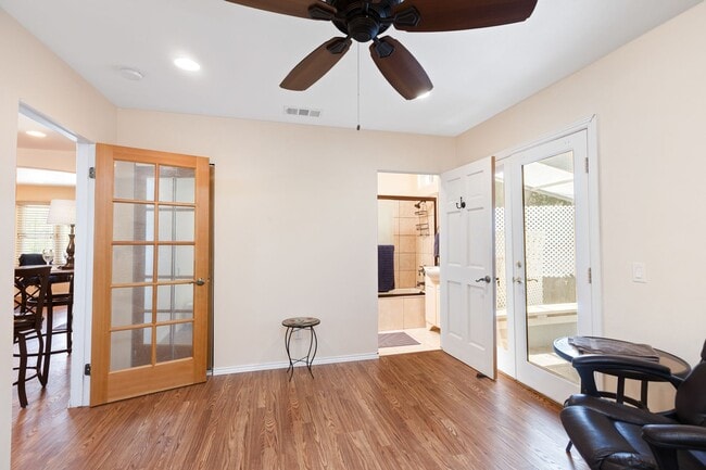 Building Photo - West Hills Home - Peaceful Semi-Rural Living