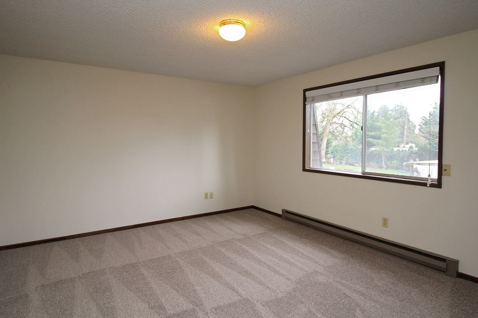 Building Photo - 14620 SE Woodland Way