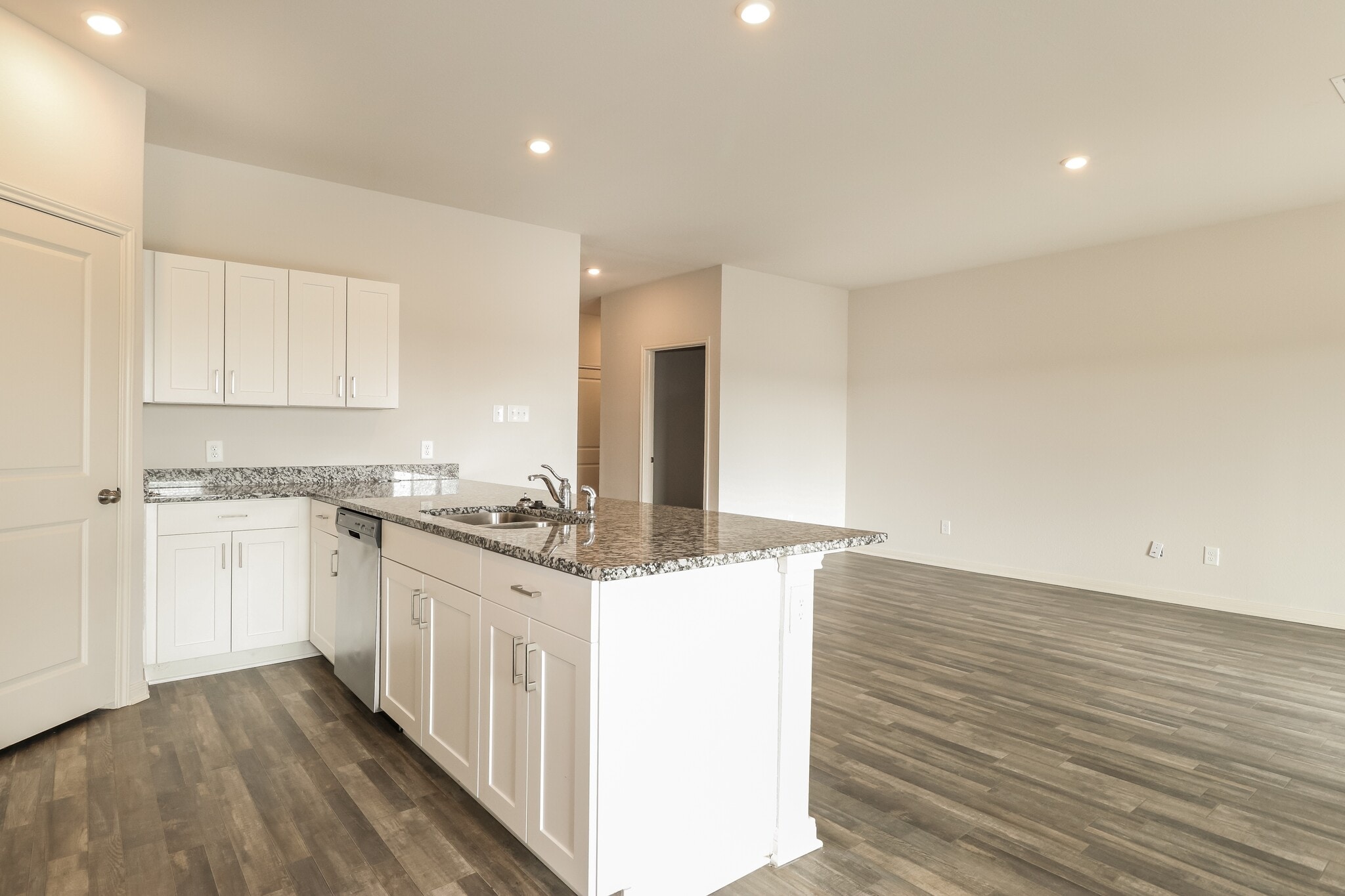 Building Photo - 136 Rustic Trce