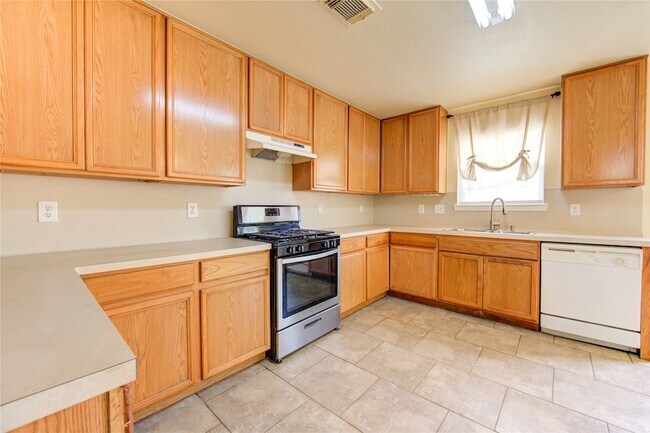 Building Photo - 6422 Mildenhall Ct