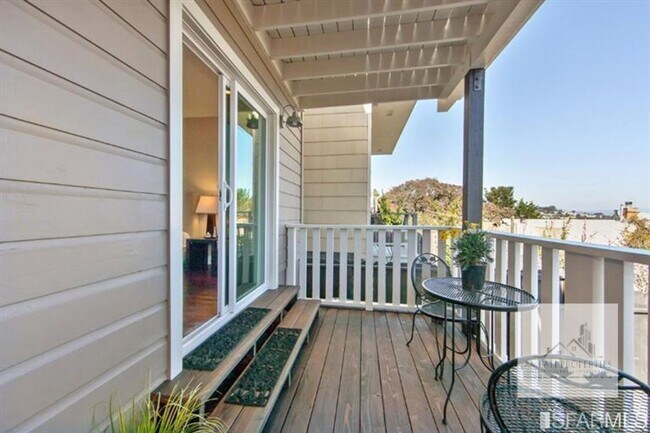 Building Photo - Bernal Heights Oasis: Stunning Renovated View Home with Modern Chic Open House Sunday 1/18 2-4