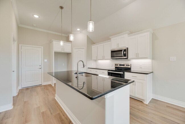 Building Photo - Contemporary Comfort Awaits in Greenville, TX